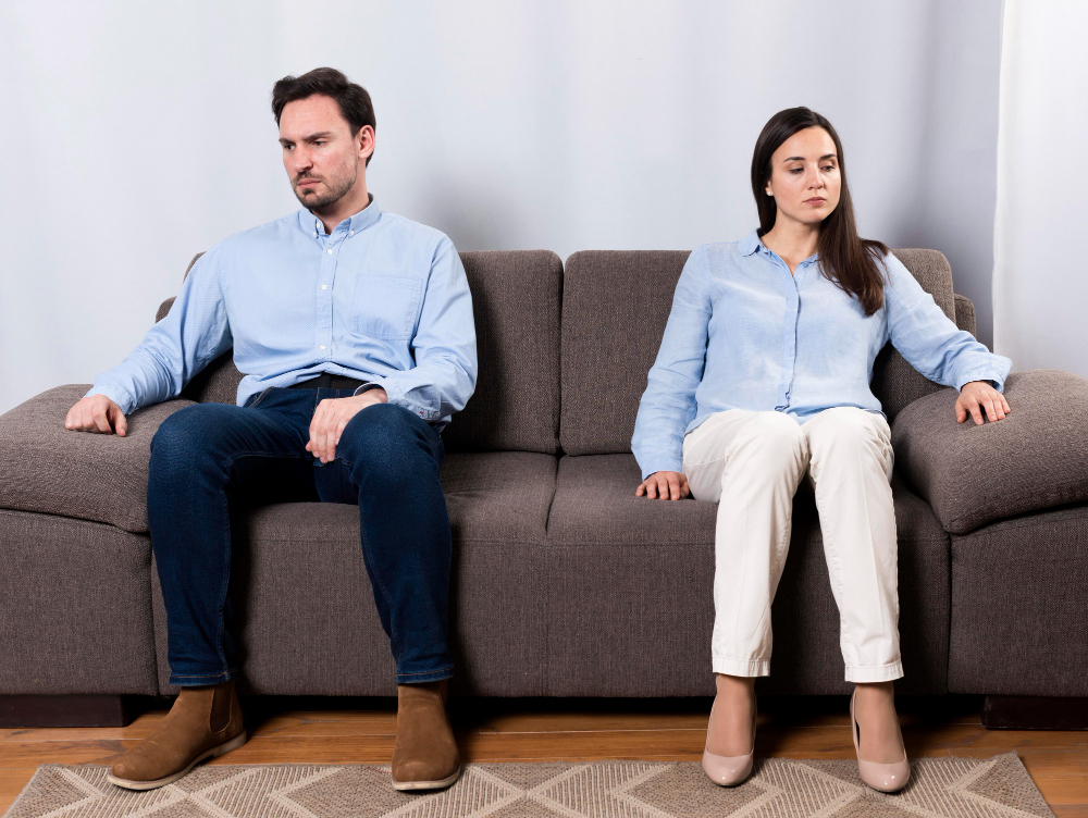 angry-male-and-woman-sitting-on-the-couch (1)